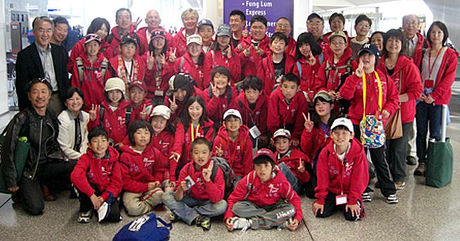 Miasa-Omichi students and artists at SFO, returning home after a visit to Mendocino. Photo: MSCA (2010)